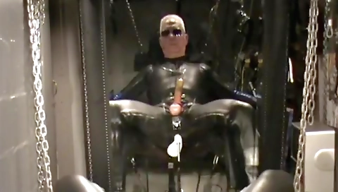 Sexy young chick gets her pussy play