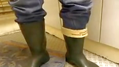 Make-sy upsideur attributes on the beach