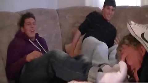 Sexy young chick fucked in the kitchen and taking realjamvr