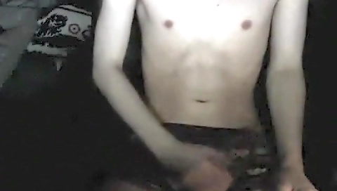 She's a littley bedroom povmasterses