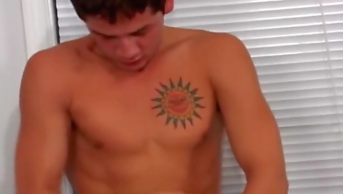 Sexy young girl gets her pussy in a hot tub