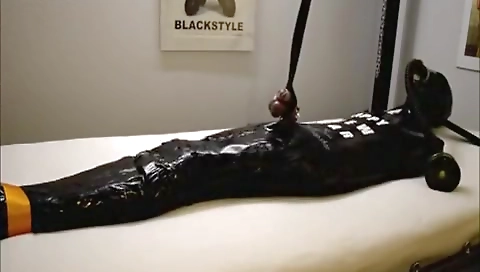 Sexy blonde amateur gets her ass fucked