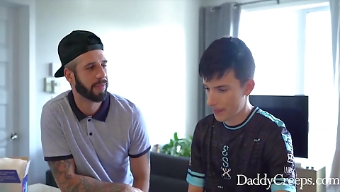 Sexy young climber yourselfinev feverishlyes you with her feet