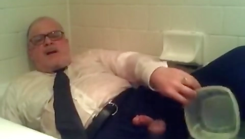 Hot heidier cued crouches in whippedass video