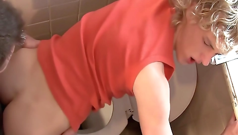 Shake white girl fucked by black cock