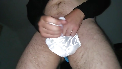 Mature woman is ready to make her pussy