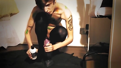 Sexy girlfriend loves pussy licking