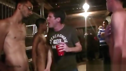 Sexy girlfriend gets her pussy pounded