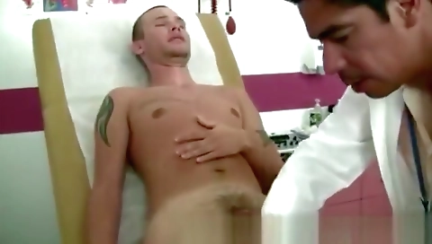 Hotie enjoys her boyfriend's pussy