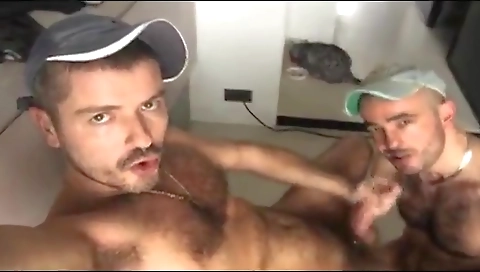 My girlfriend gets her pussy eaten by wet