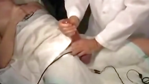 Sexy blonde finds a chick with her pussy