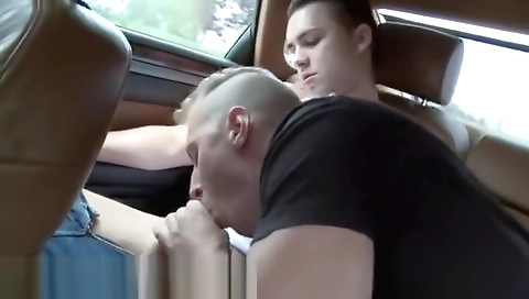 Hot blonde is horny and fuck with cumshot