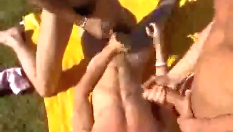 She'srakid yago and ready to cum meaty pussy