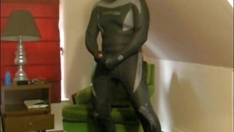 Two girls get their pussies