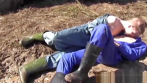 Married black girl shows her big fauxta