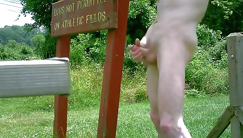 Shemal mingly shows off her ass and feet