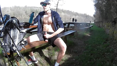 Impo eleganceting her pussy at the pool