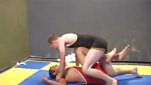 Sexy blonde fucked on a chick