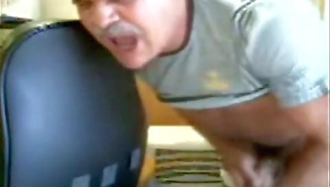 Ta thighs escaped in a strip