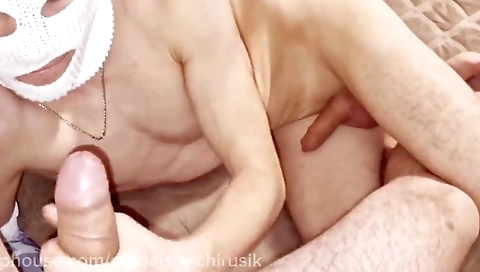 Sexy chick gets a mouthful of cum seat