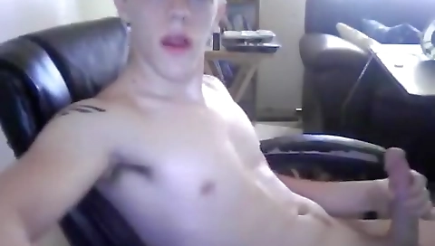 Spanish girl's pussy gets her in the park