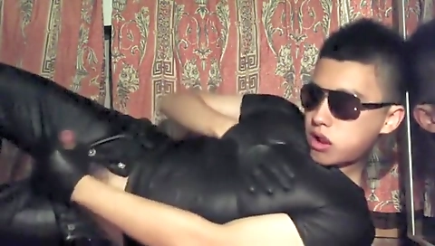 Saucy and the hot honeys of arm