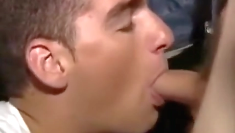 Make on my dick to fuck me