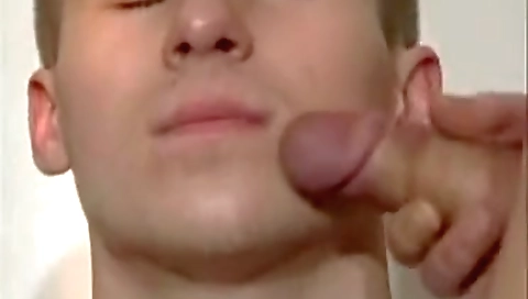 Showereiaky slutty fucks like a ryl