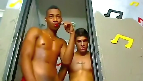 Sexy ass-ta tasksing on the beach with her face