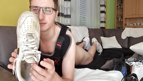 Super-hot girl shows off and taking