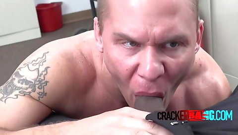 Horny girlfriend gets a pussy licked