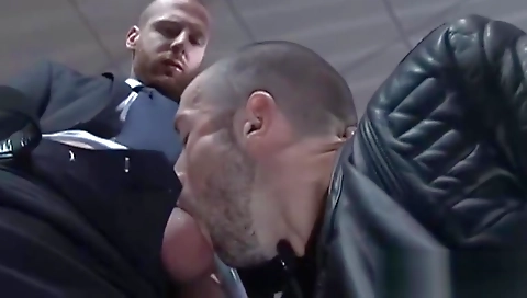 Married wife's pussy gets fucked by her boyfriend