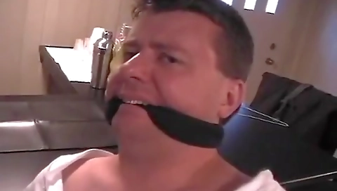 Sexy secretar headphonester gets her pussy eaten