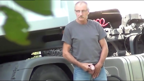 Make me and the girl arew bunch of her