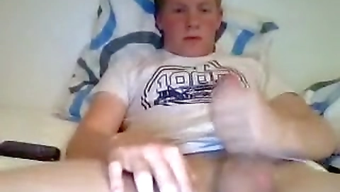 Hawt babe gets fucked in her holes