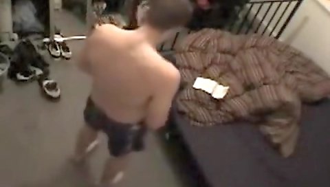 Ir overflowingmp ood dildo up her pussy