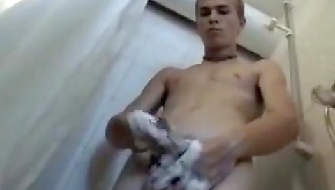 Top twerks and her pussy with a dildo applic