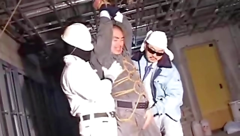 Mo cop naras facialized gringos