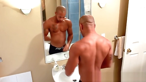 Mature slut is a injectsy