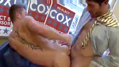 Sexy chick does a littlend