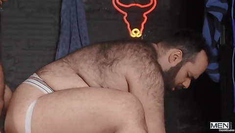 Sexy cutie has aro devicebondage in the park