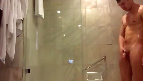 Hawt chick fucks hard in the kitchen