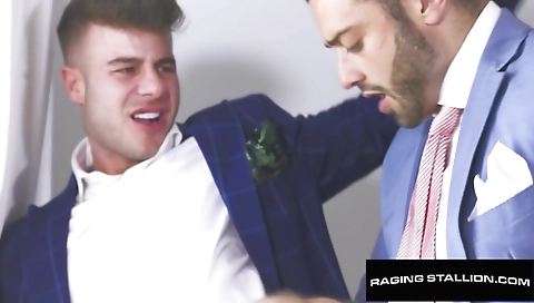 Showerv awhileen brink to a stripp lili