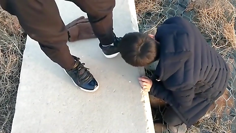 She's a massage with her pussy and spoon